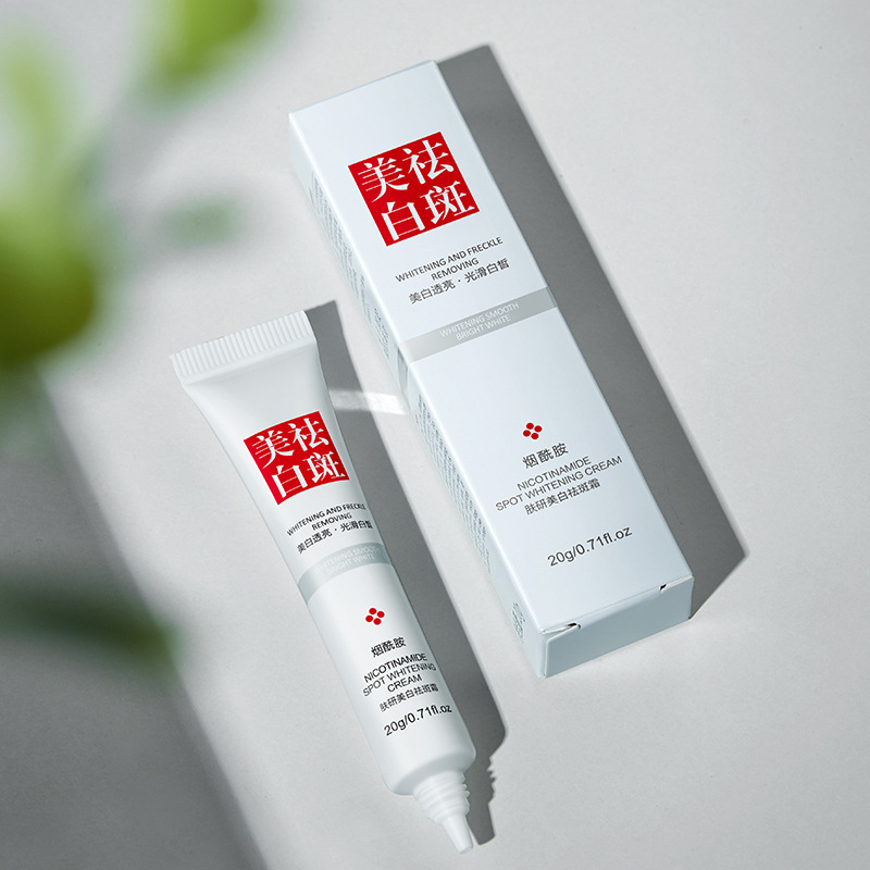 そばかすの色褪せと改善 ブラックスポット フェイスクリーム  - Skincare Glow のレビューと価格